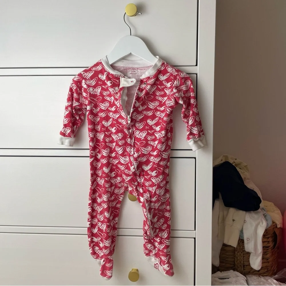 Burt’s bees Valentines Sleep and Play Footie 6-9 Months
